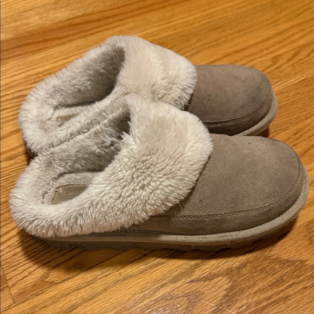 Koolaburra Tan Women’s Slippers with Cream Fur